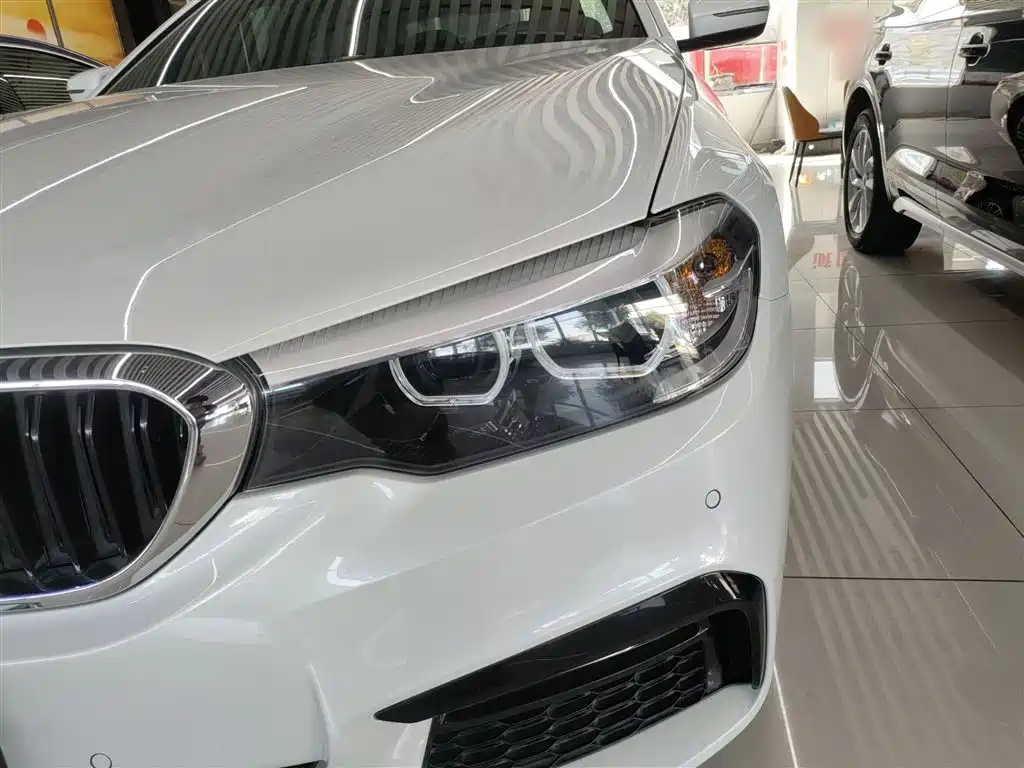 BMW 5 Series 2018 — фото 24