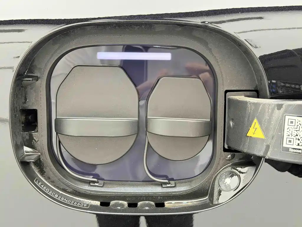 Mercedes-Benz EQE 2025 — фото 12