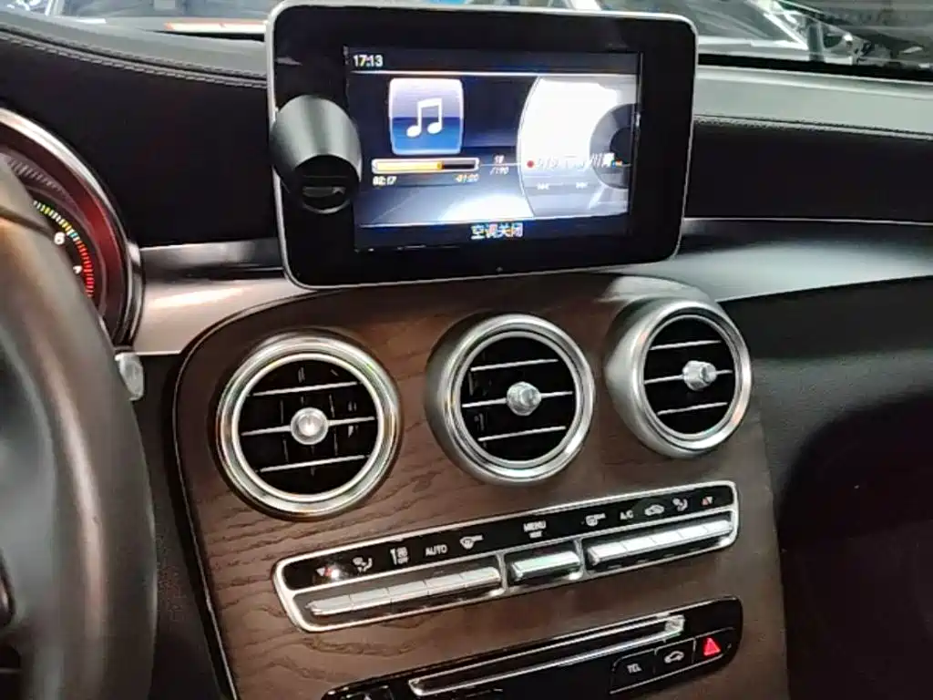 Mercedes-Benz GLC 2016 — фото 13