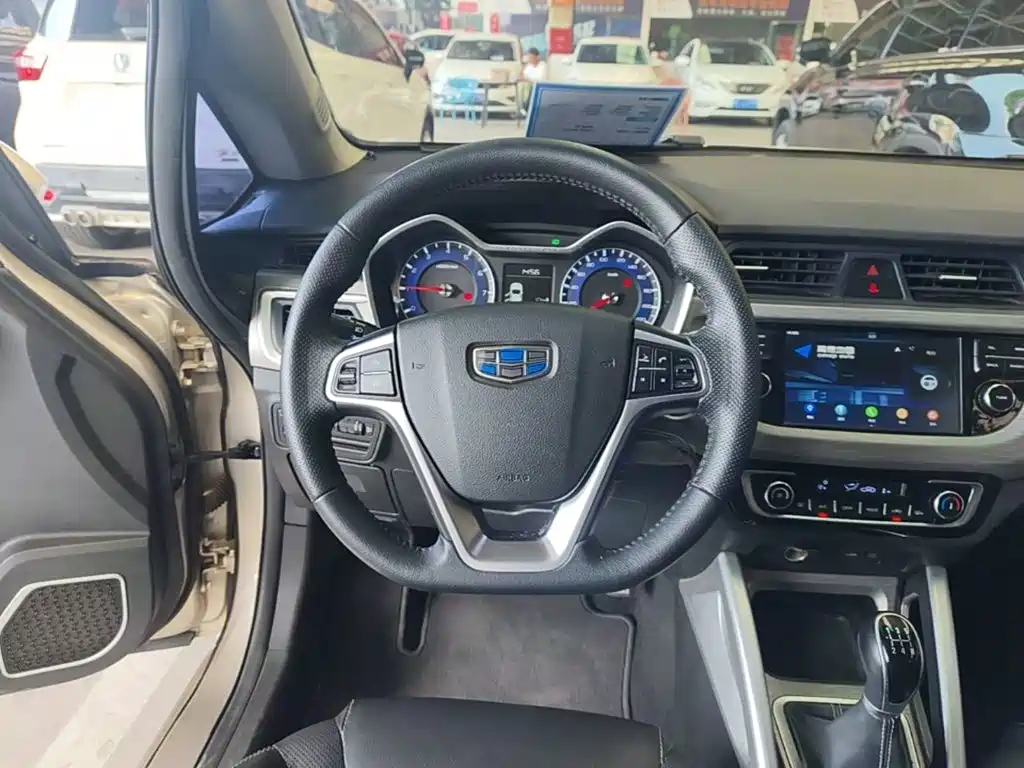 Geely Vision X3 2018 — фото 11