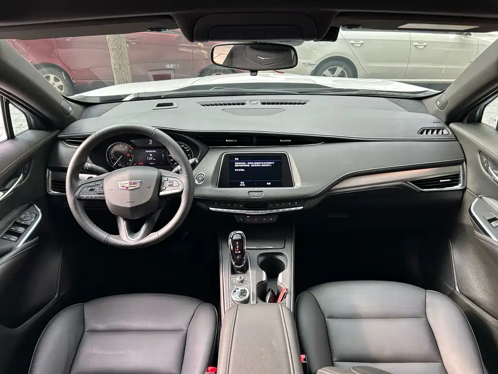 Cadillac XT4 2022 — фото 10