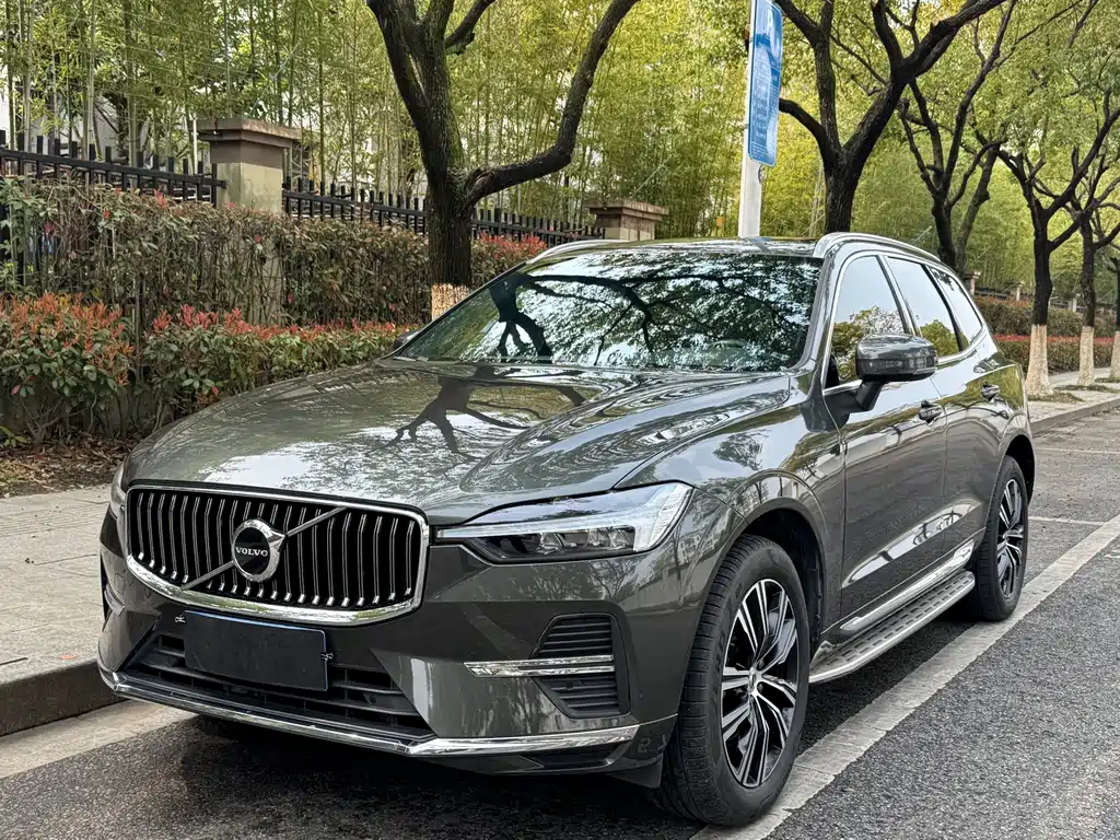 Volvo XC60 2021 — фото 1