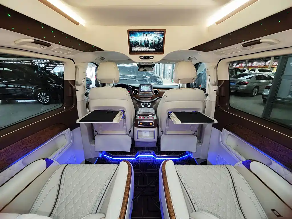 Mercedes-Benz V-Class 2020 — фото 9