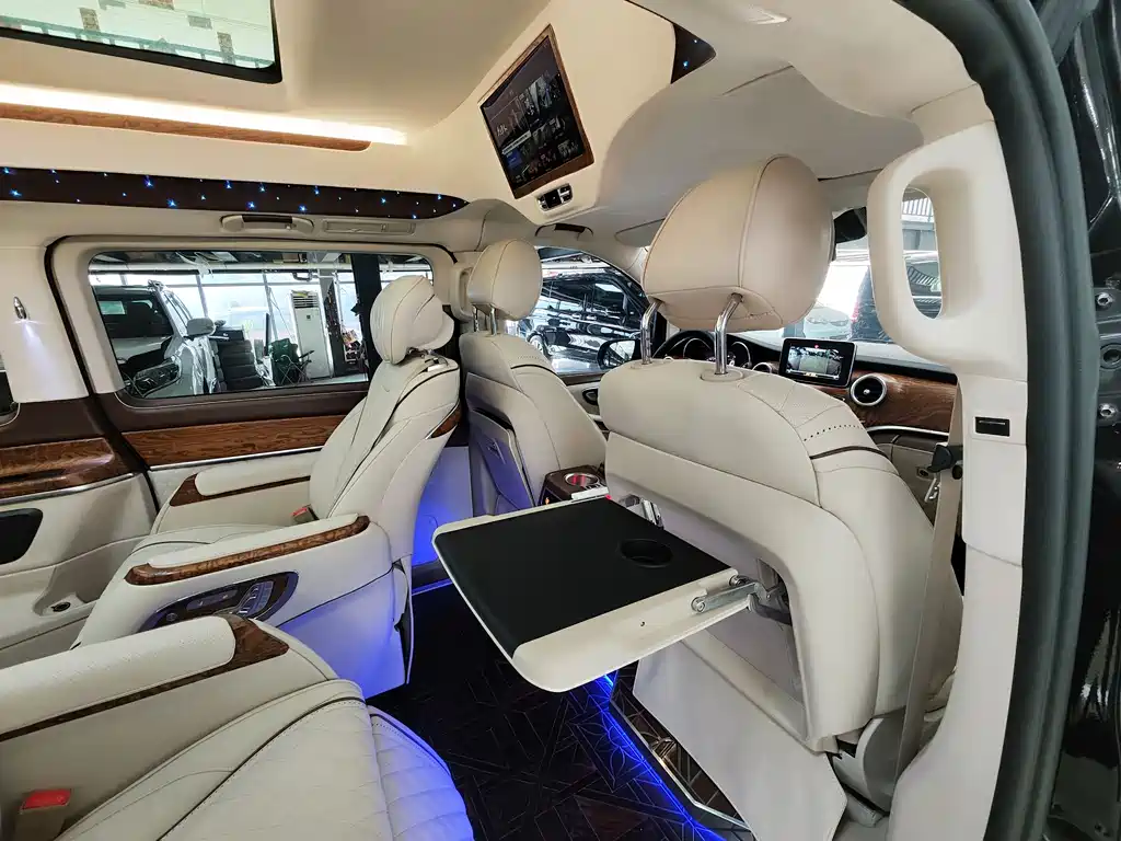 Mercedes-Benz V-Class 2020 — фото 20