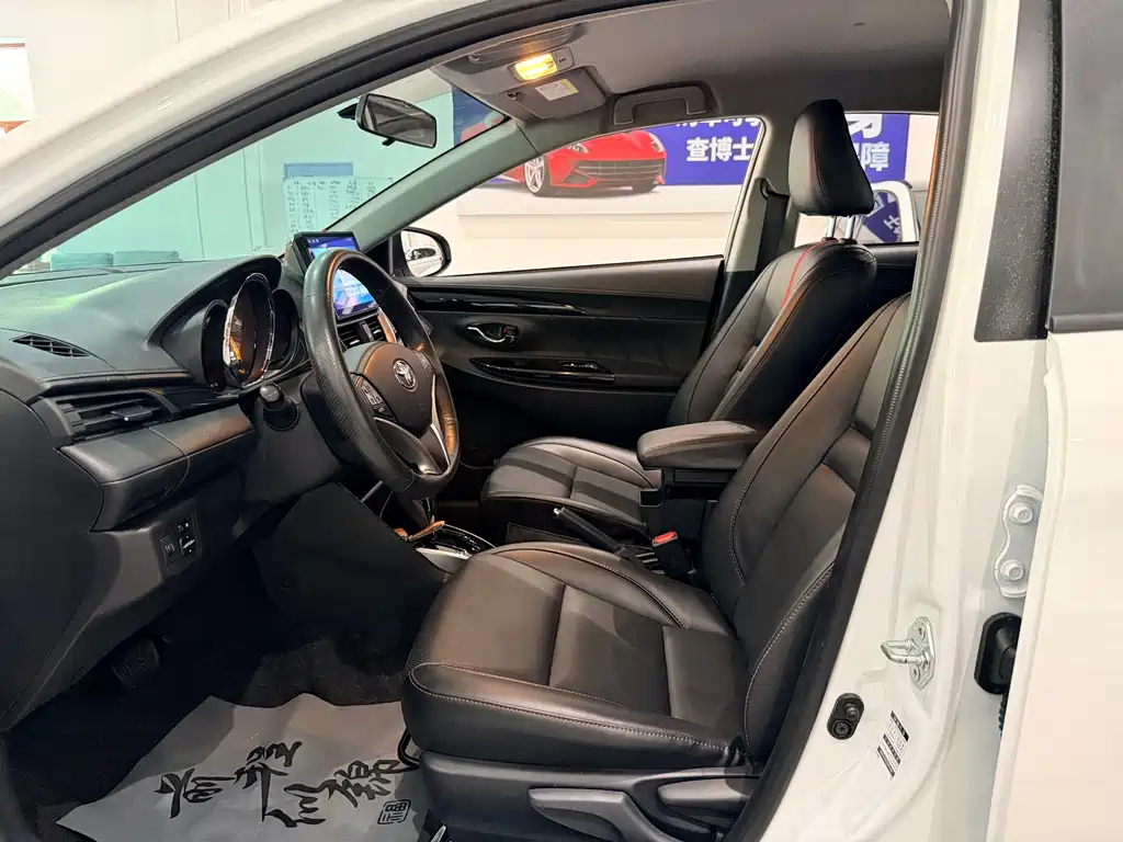Toyota Yaris L 2022