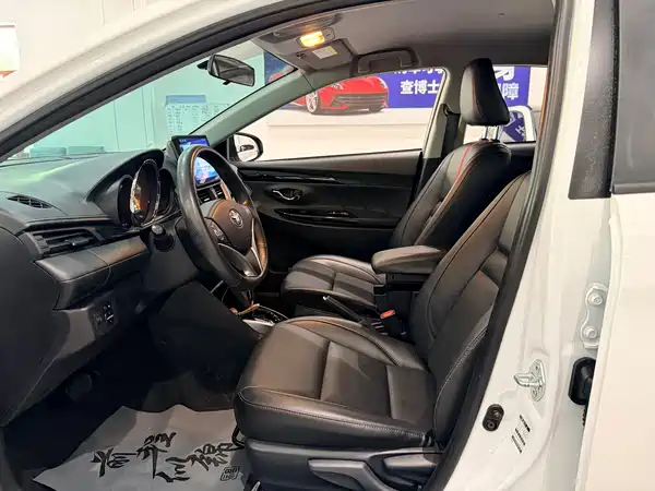 Toyota Yaris L 2022