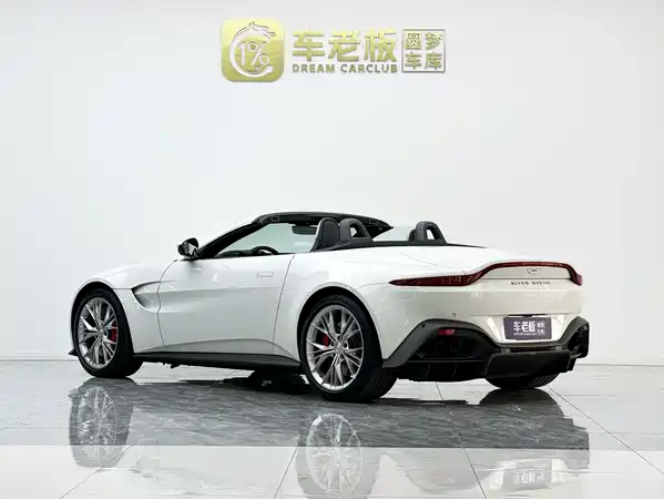 Aston Martin V8 Vantage 2022