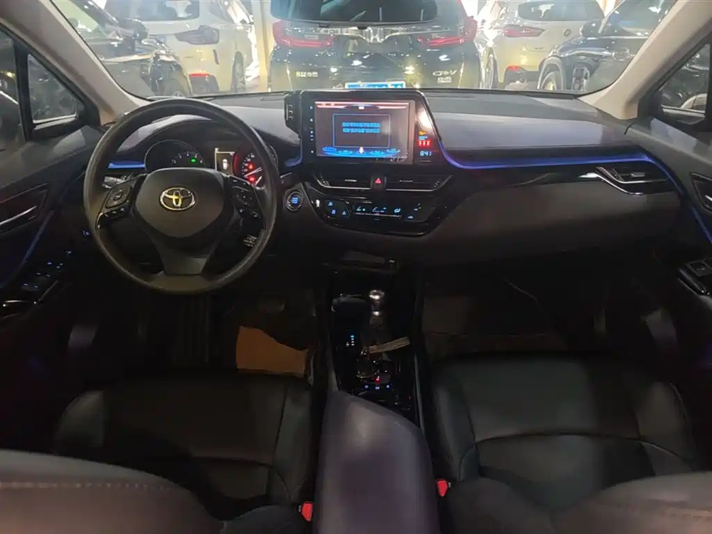 Toyota C-HR 2019 — фото 10