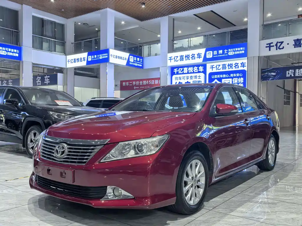 Toyota Camry 2014 — фото 1