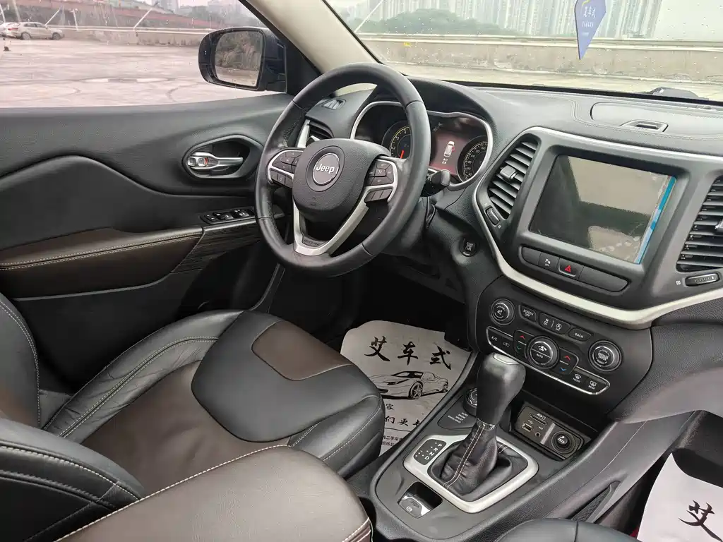 Jeep Cherokee 2016 — фото 25