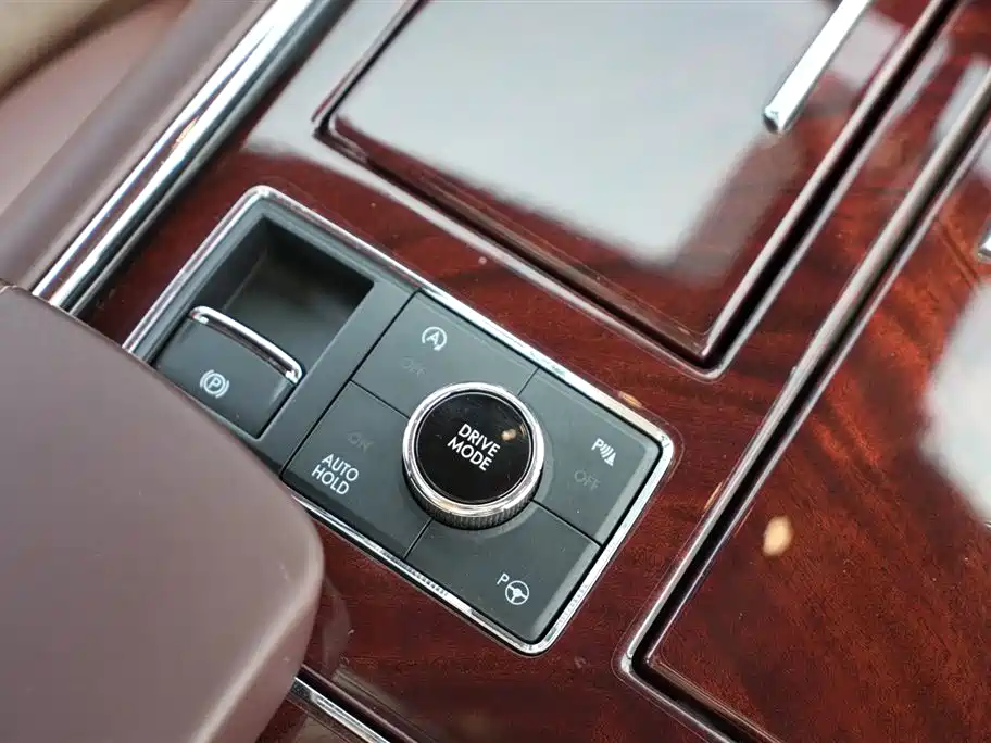 Lincoln Navigator 2022 — фото 24