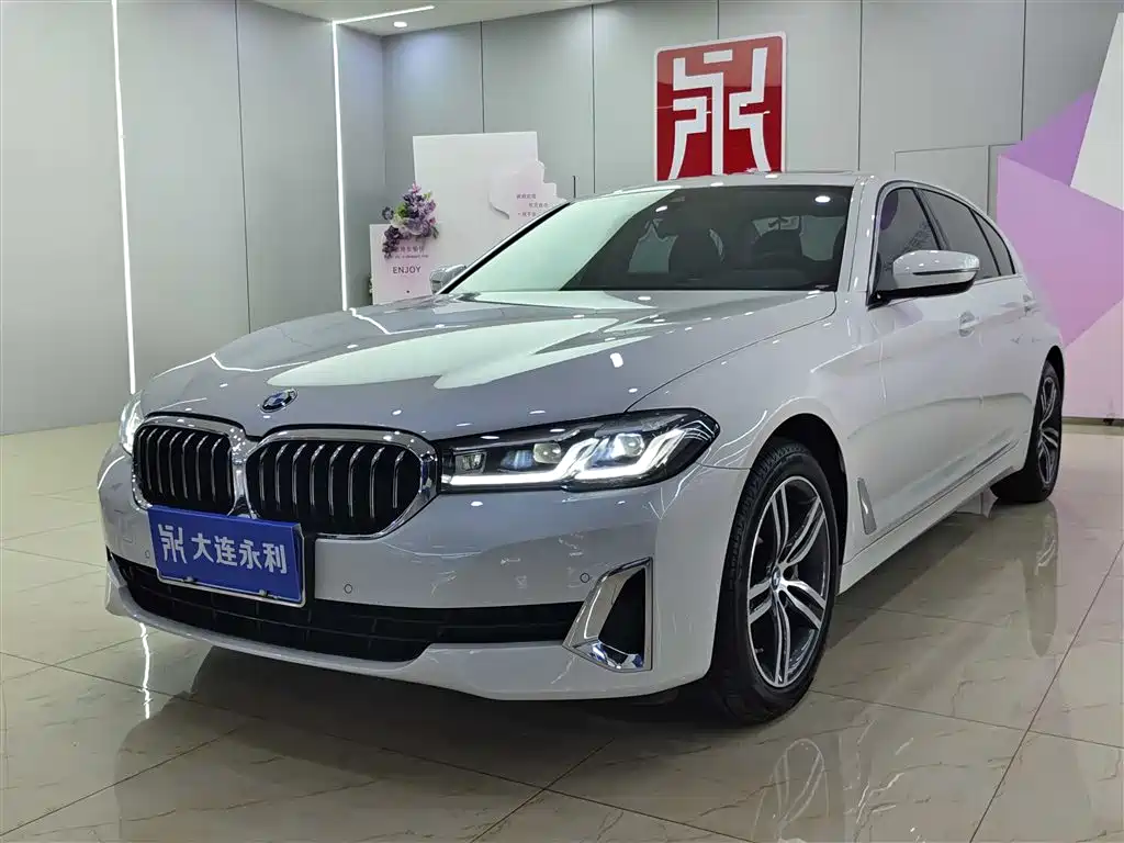BMW 5 Series 2021 — фото 1