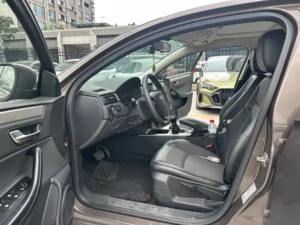 Qoros 3 2016