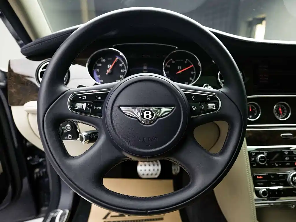 Bentley Mulsanne 2017 — фото 15