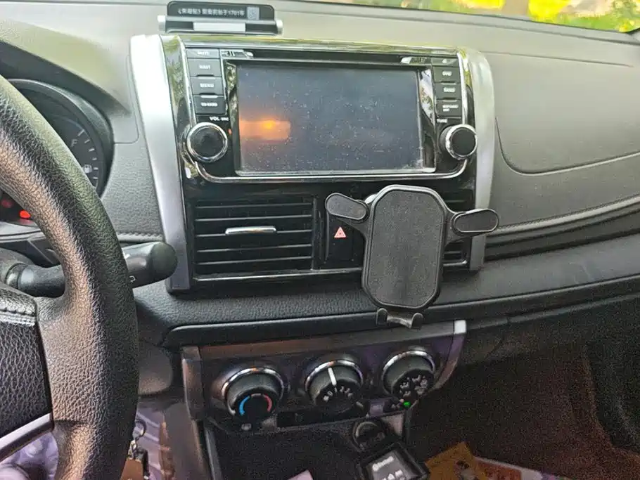 Toyota Yaris L 2015 — фото 13