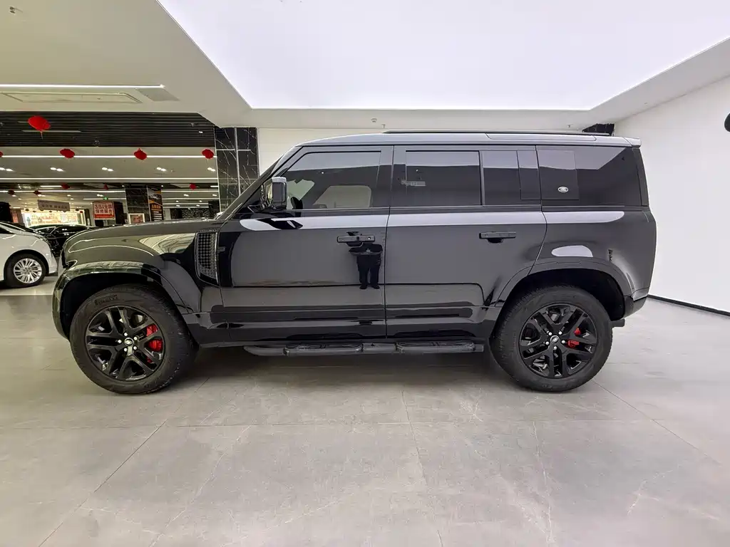 Land Rover Defender 2023 — фото 21