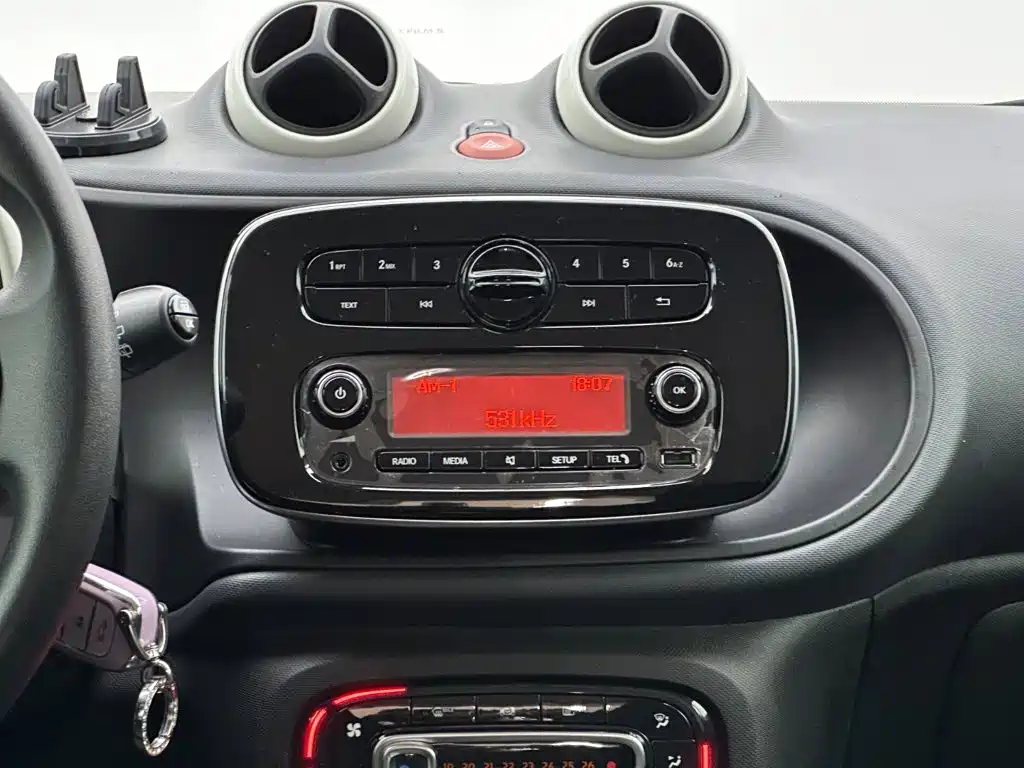 smart fortwo 2018 — фото 14