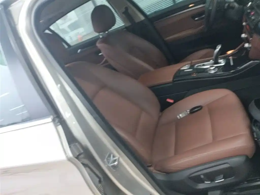 BMW 5 Series 2015 — фото 25