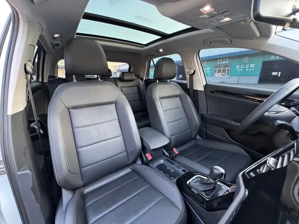 Volkswagen T-Roc 2023 — фото 15