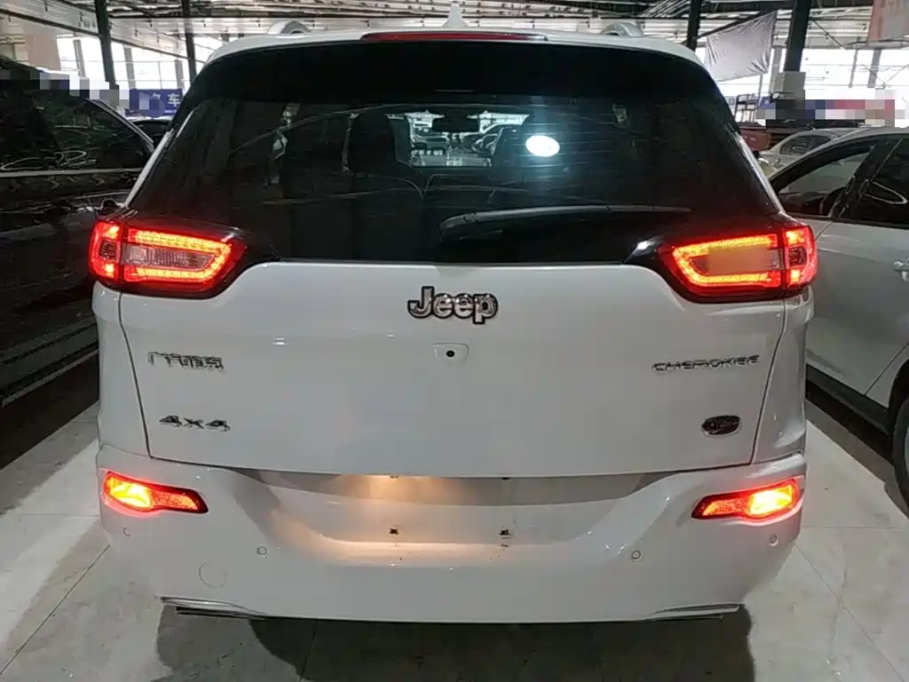 Jeep Cherokee 2018 — фото 6