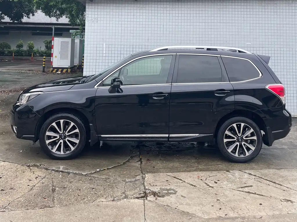 Subaru Forester 2017 — фото 3
