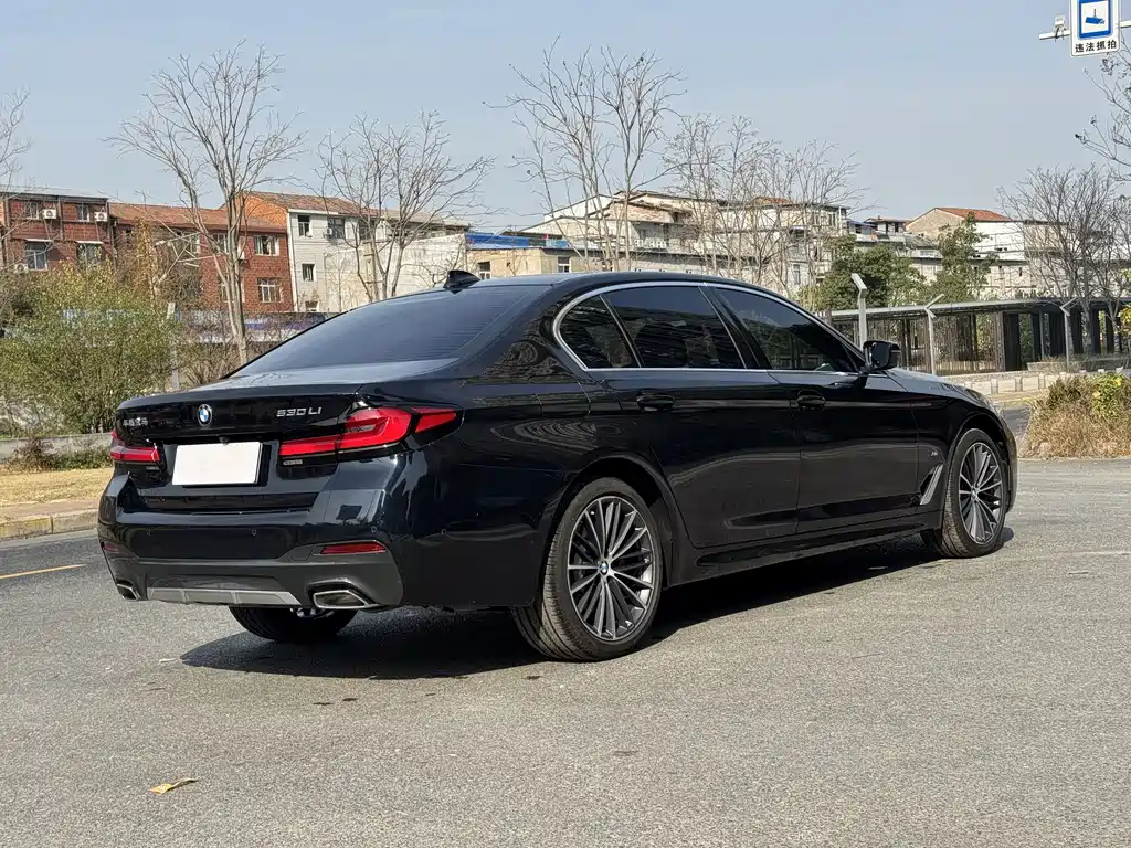 BMW 5 Series 2023 — фото 14