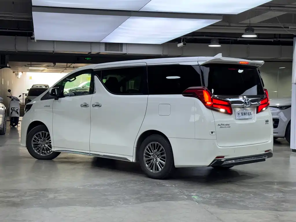 Toyota Alphard 2022 — фото 4