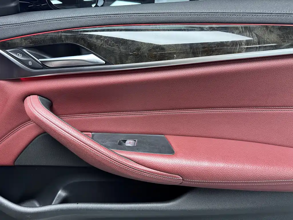 BMW 5 Series 2019 — фото 17