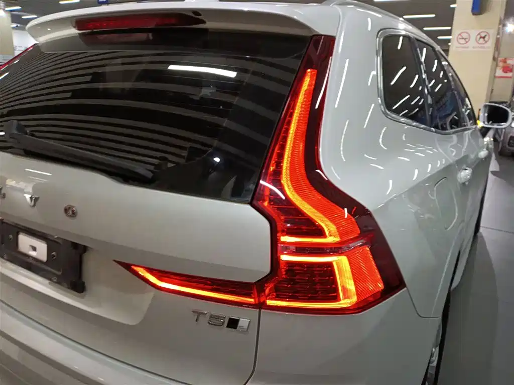 Volvo XC60 2019 — фото 24