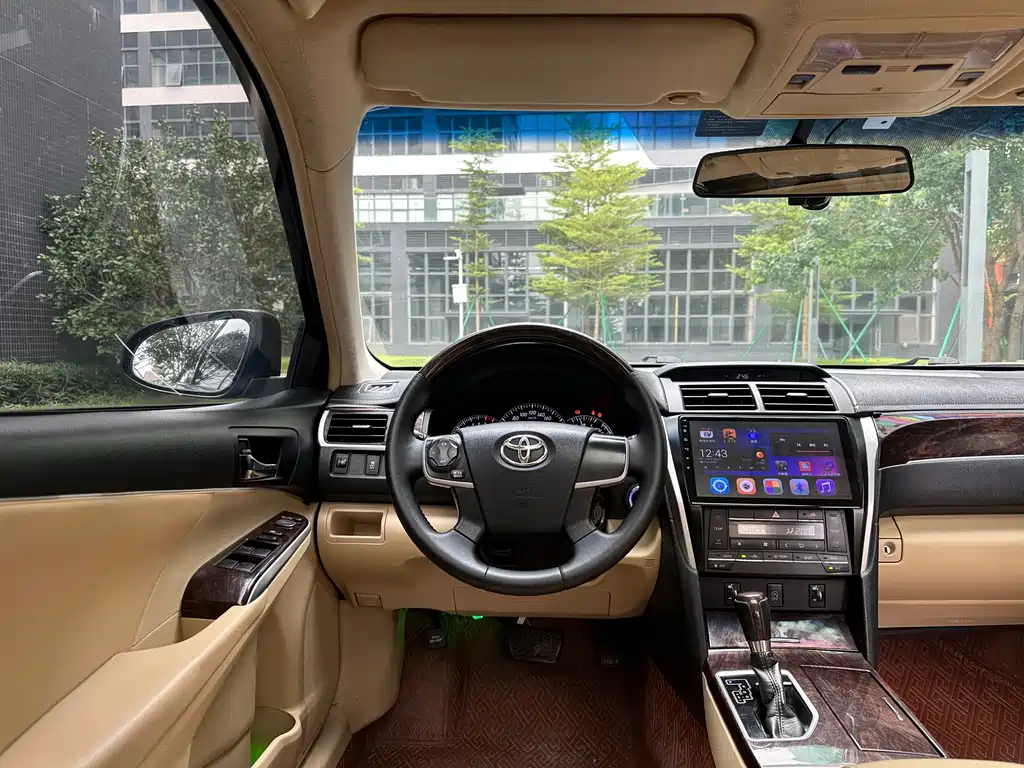 Toyota Camry 2017 — фото 16
