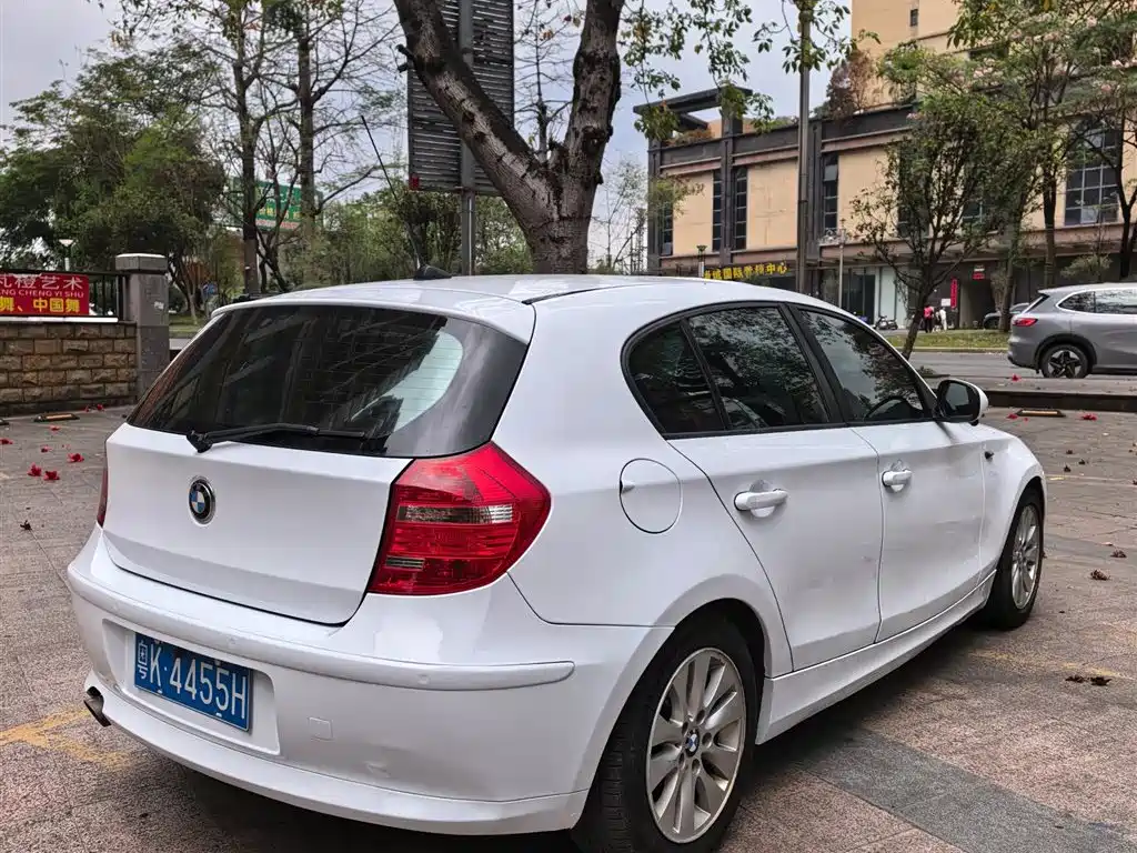 BMW 1 Series 2011 — фото 12