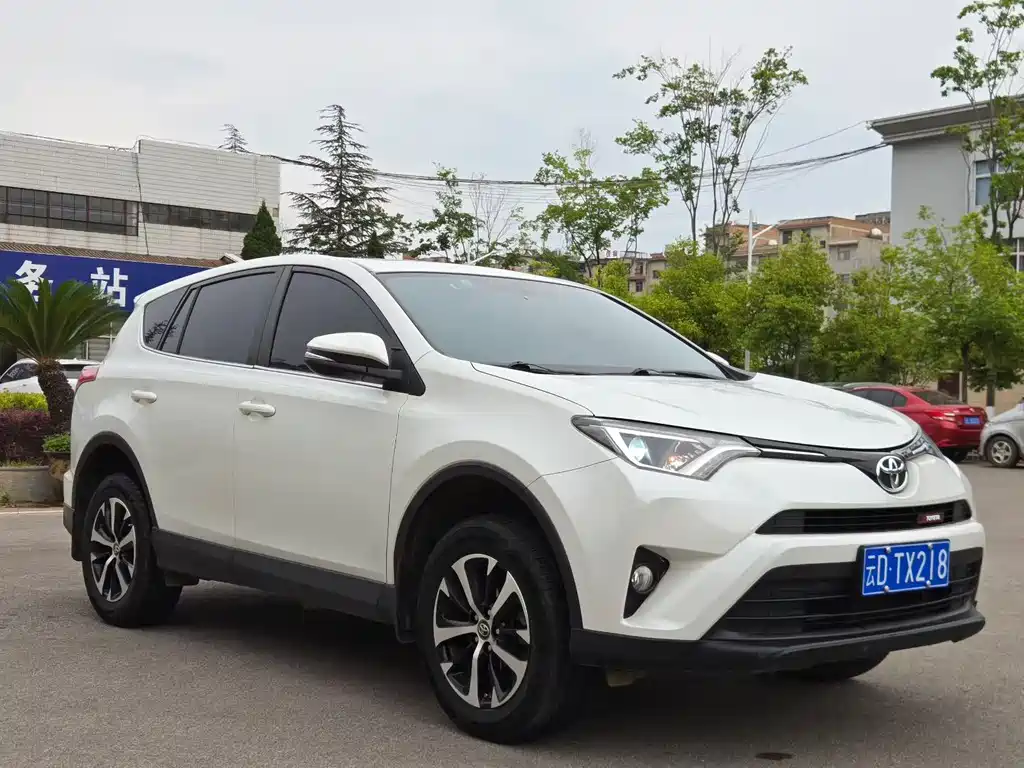 Toyota RAV4 2019 — фото 3