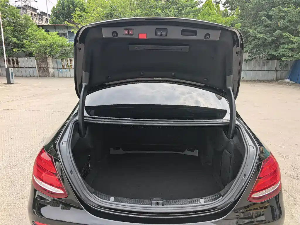 Mercedes-Benz E-Class 2020 — фото 12