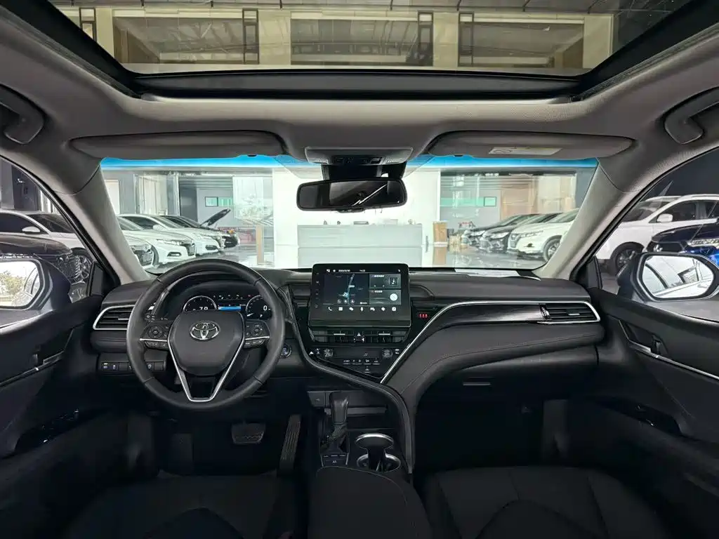 Toyota Camry 2021 — фото 11