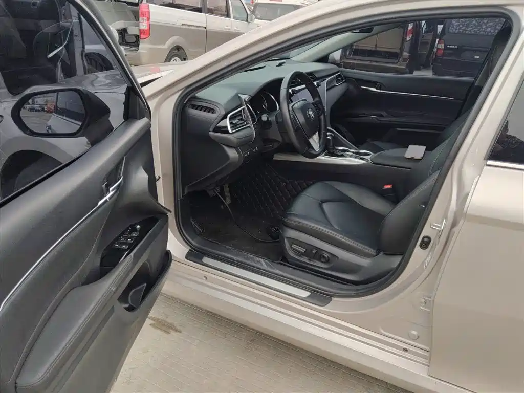 Toyota Camry 2021 — фото 16