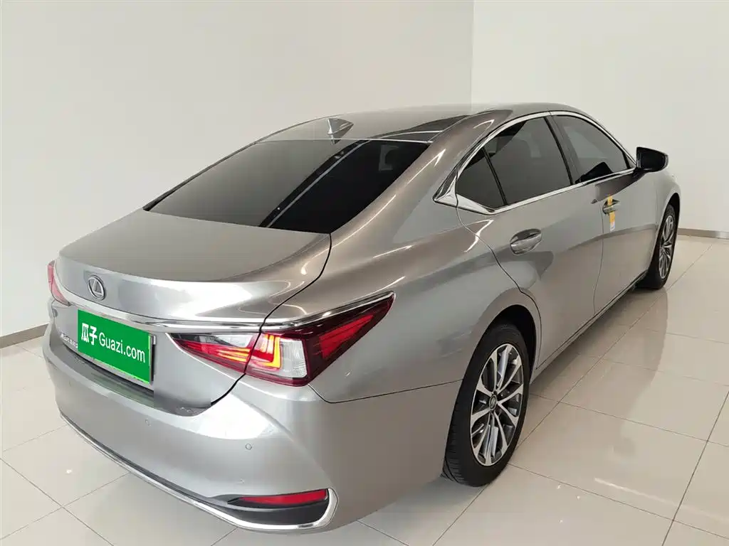 Lexus ES 2023 — фото 7