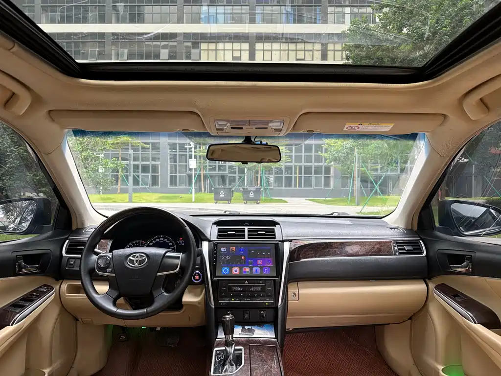 Toyota Camry 2017 — фото 15