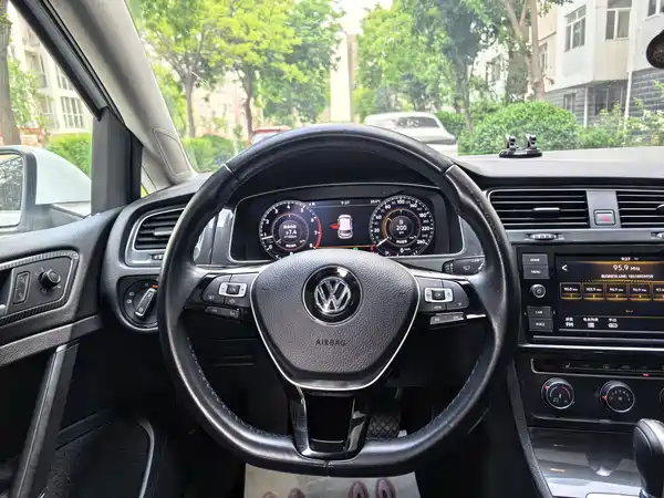 Volkswagen Golf 2020
