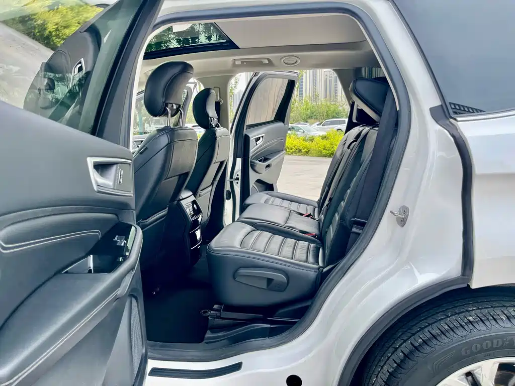 Ford Edge 2018 — фото 17