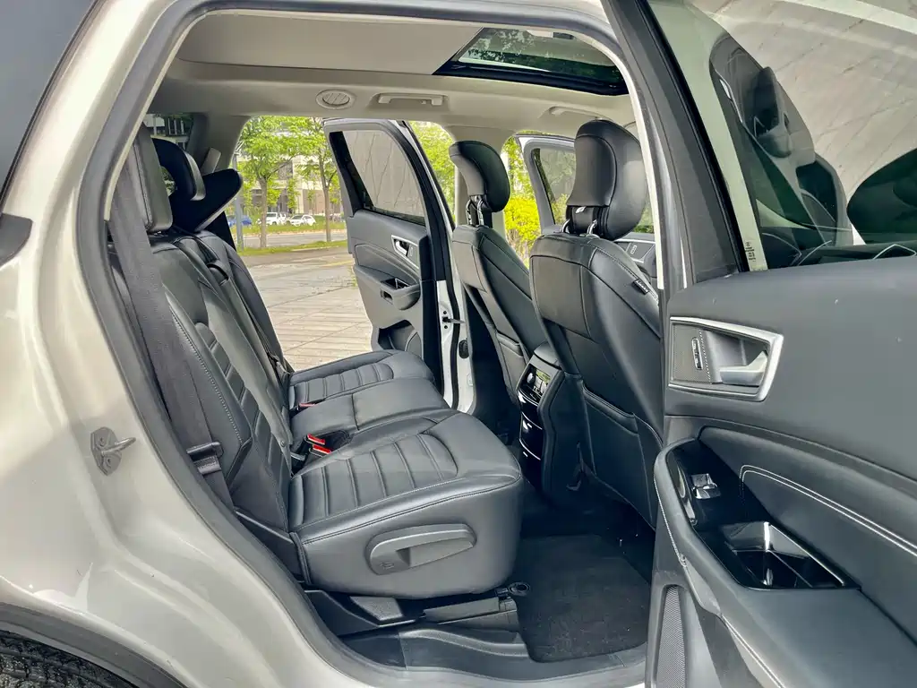 Ford Edge 2018 — фото 18
