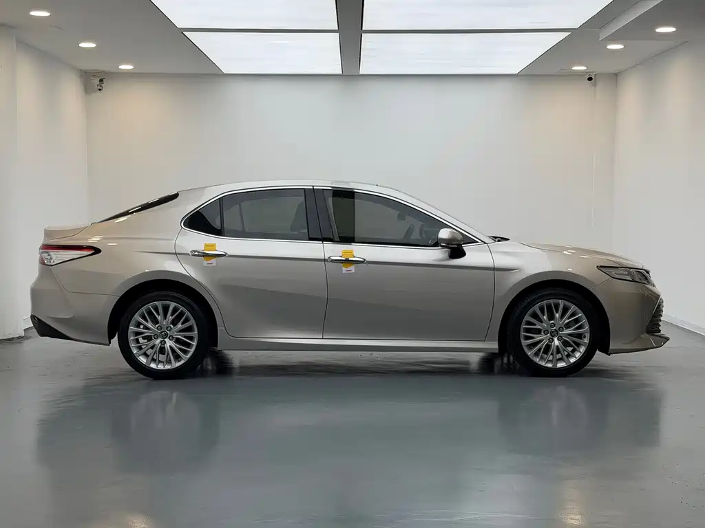 Toyota Camry 2020 — фото 17