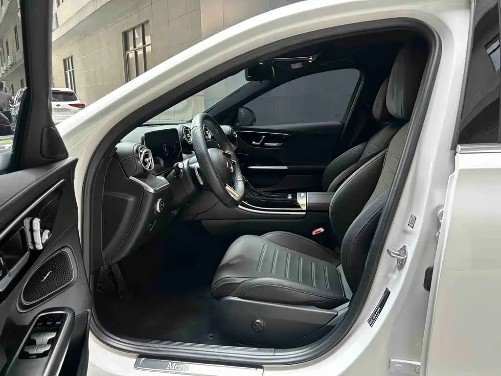Mercedes-Benz C-Class 2023 — фото 11