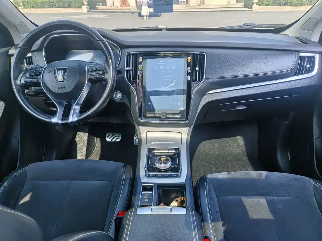 Roewe RX5 New Energy 2017 — фото 14
