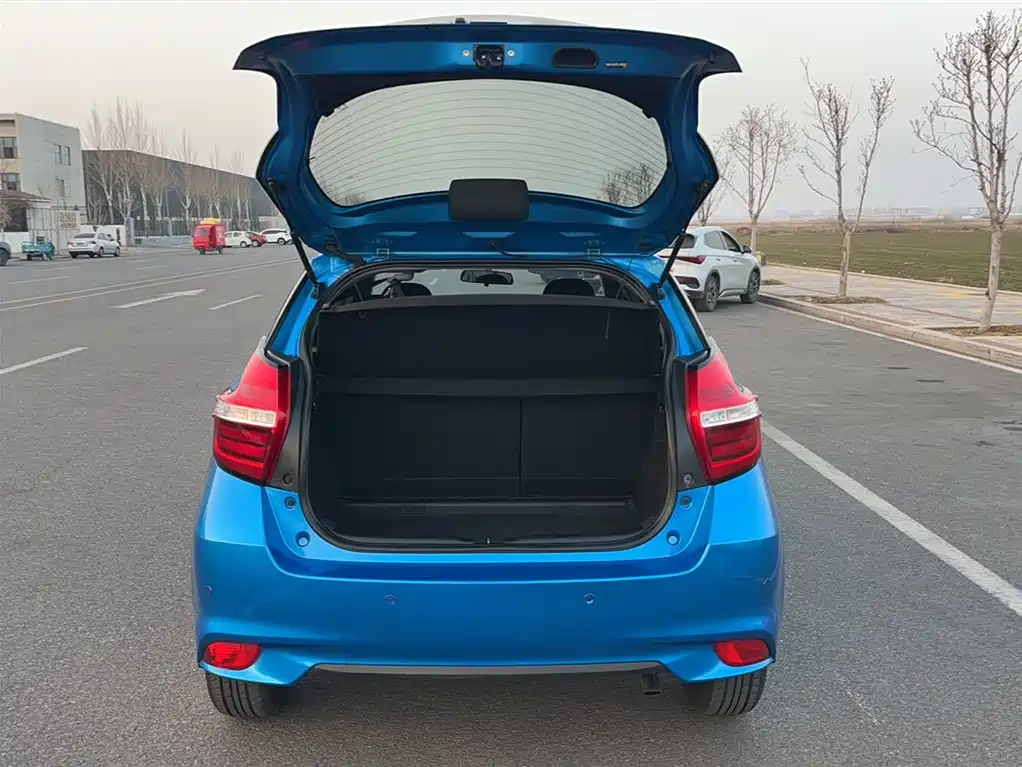 Toyota Yaris L 2018 — фото 15