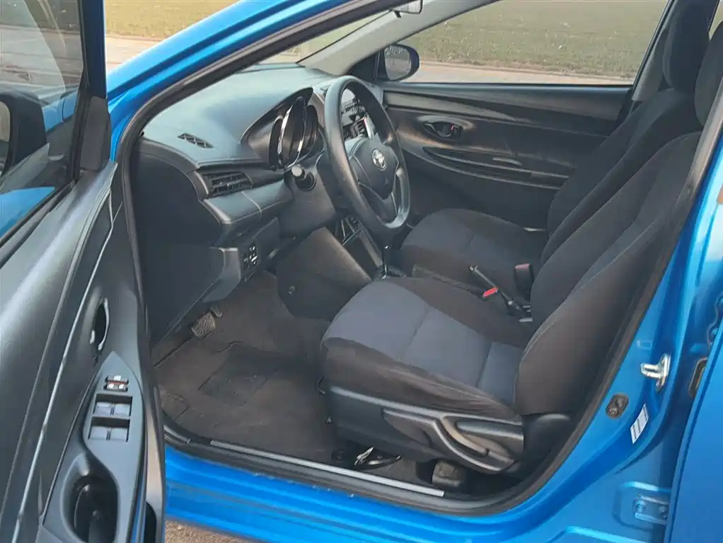 Toyota Yaris L 2018 — фото 12