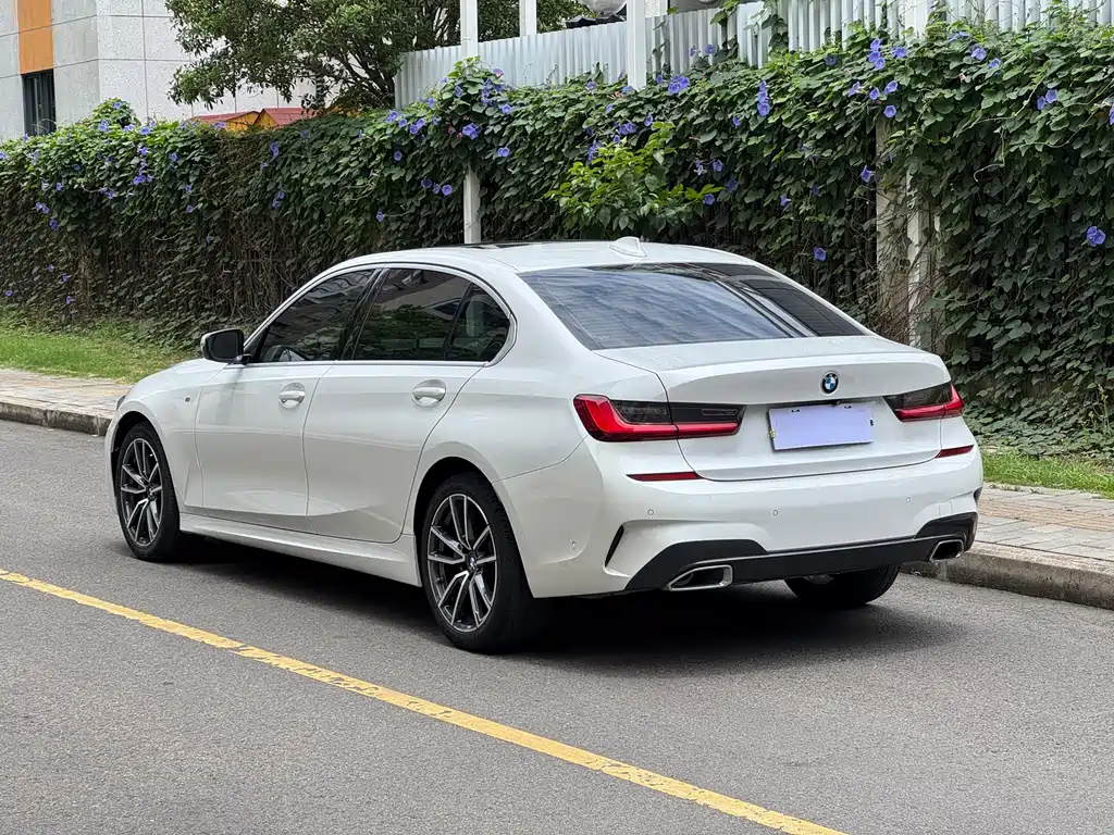 BMW 3 Series 2019 — фото 9