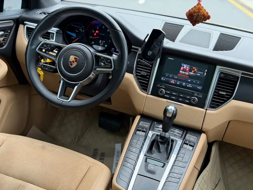 Porsche Macan 2018 — фото 9
