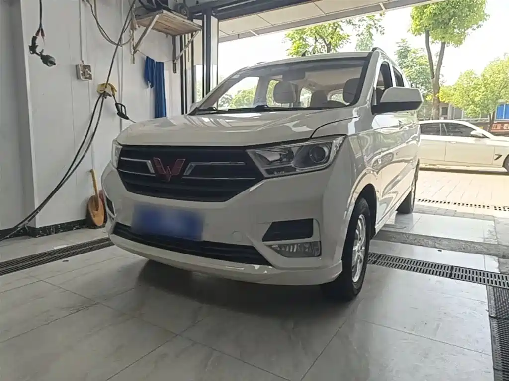Wuling Hongguang 2020 — фото 2