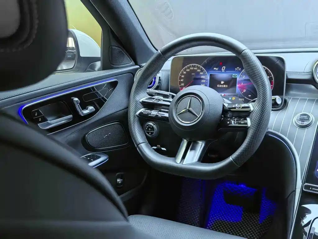 Mercedes-Benz C-Class 2024 — фото 17