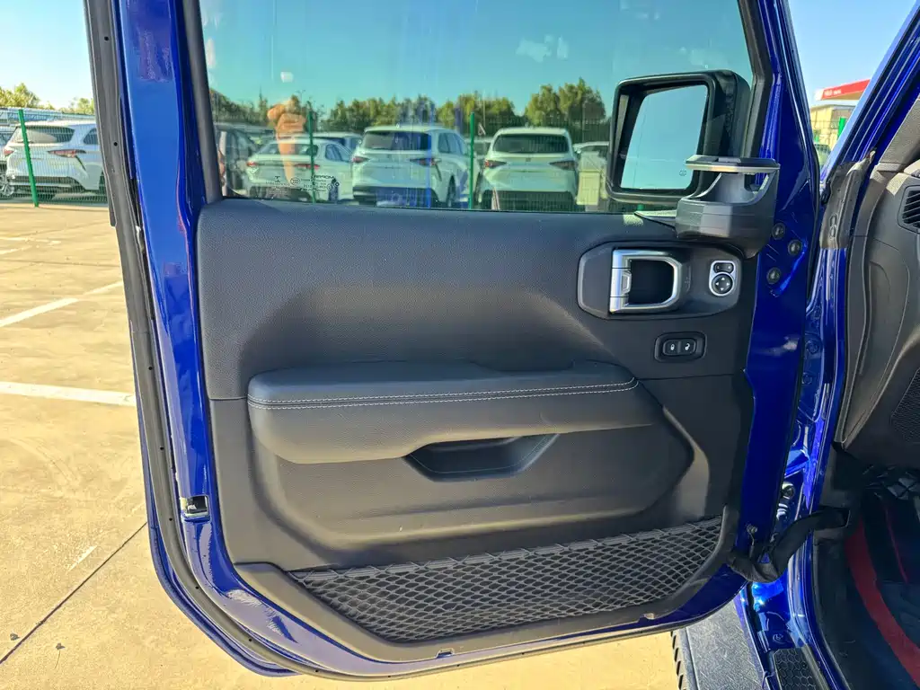 Jeep Wrangler 2020 — фото 10